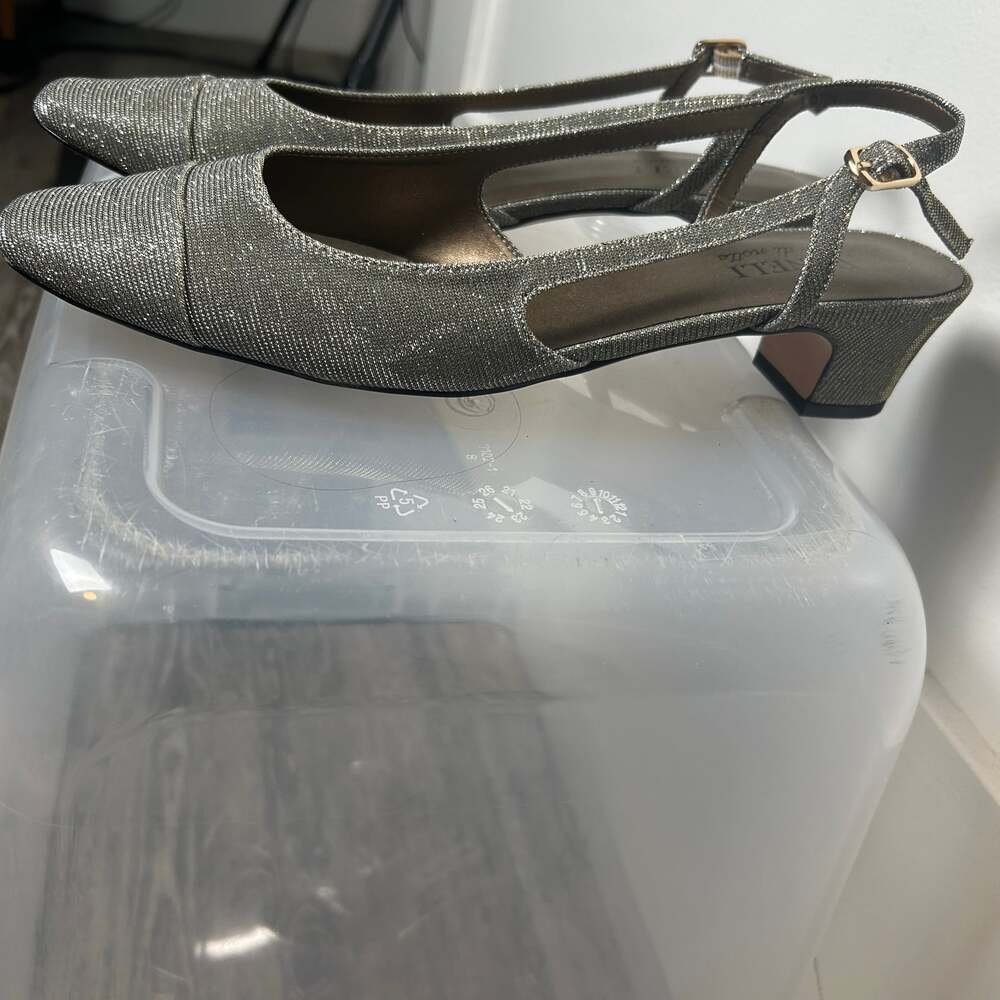 VANELi Aliz Slingback Pump in Platinum Nizza Metallic - Picture 4 of 4